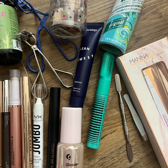 Random Beauty Bundle - Picture 4 of 7